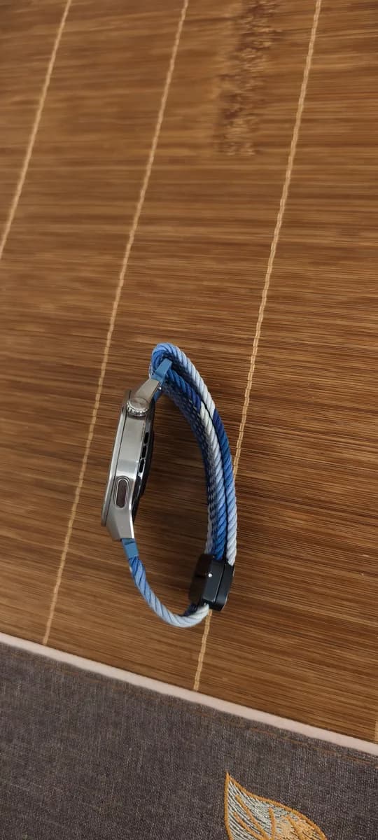 用户上传的 GT 智能手表补充素材:侧面结构